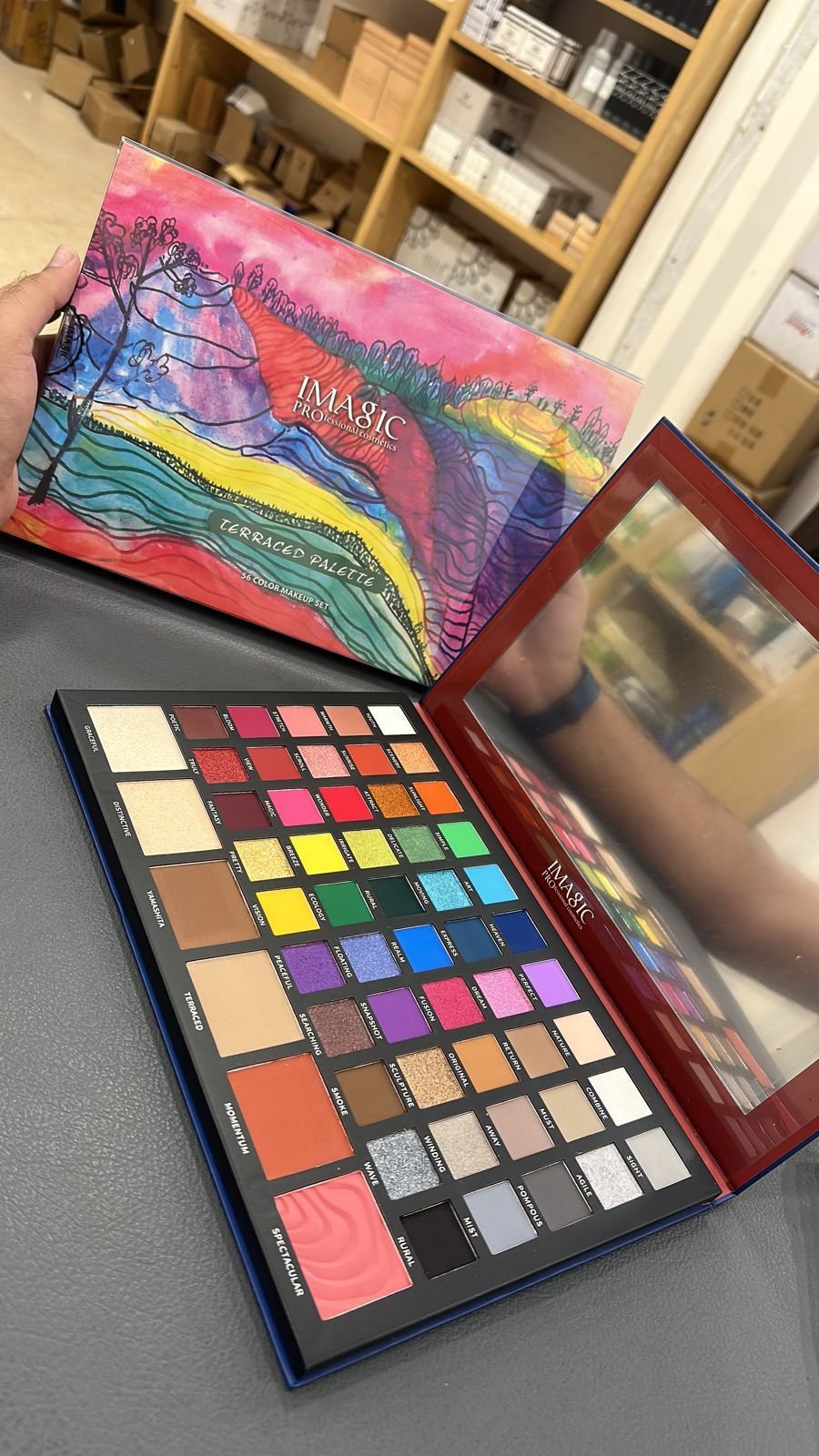 IMAGIC 56-COLOR EYESHADOW PALETTE